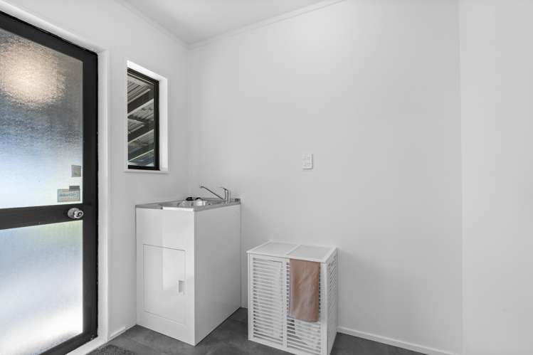 424 High Street South Carterton_13