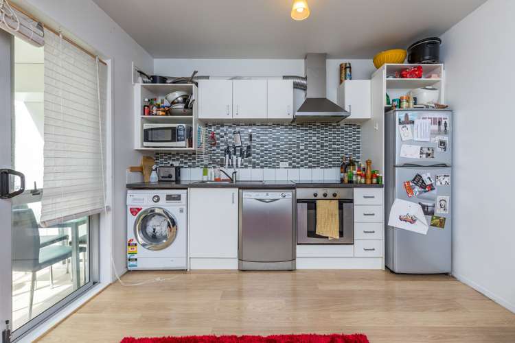 212/10 Flower Street Eden Terrace_6