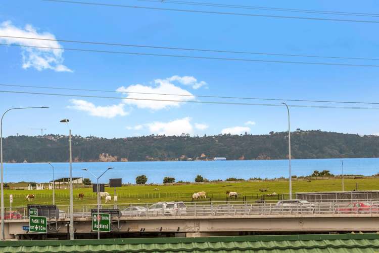 82 Royal View Road Te Atatu South_9