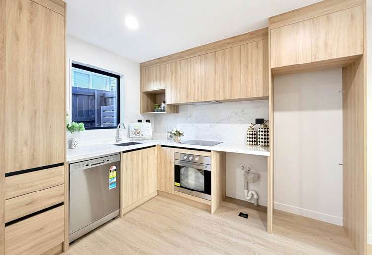 571 Massey Road Mangere_1