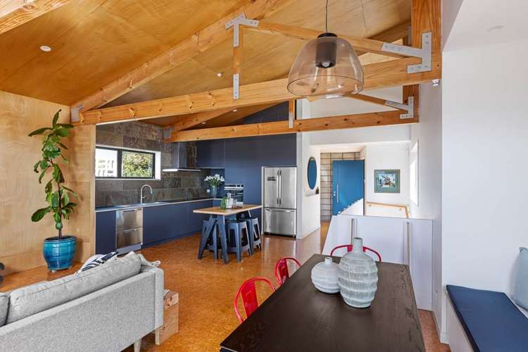 23 Log Race Road Piha_7