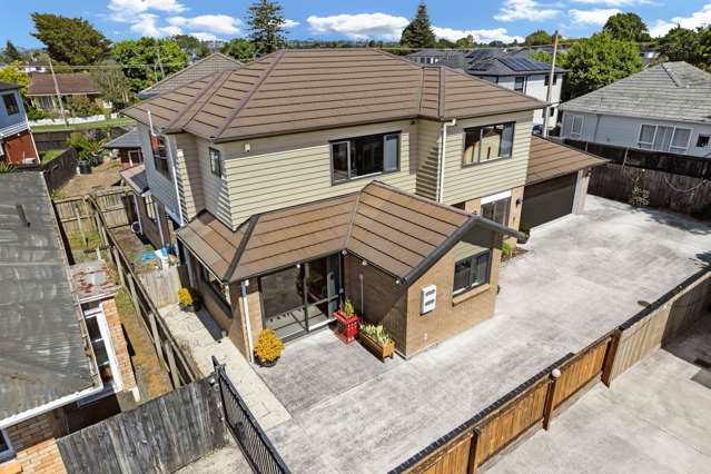 GORGEOUS STANDALONE FAMILY HOME