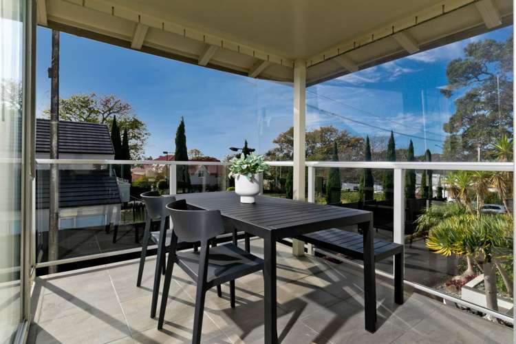 3/276 Hurstmere Road Takapuna_4