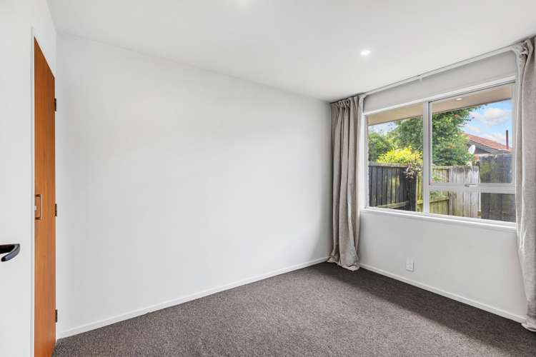 2/1 Delaware Crescent Russley_13