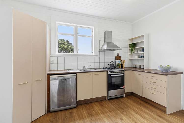 94 Endeavour Street Lyall Bay_5