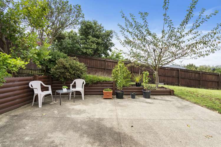 8 Coubray Place Botany Downs_12