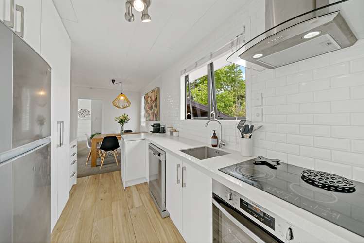 1/18 Gossamer Drive Pakuranga Heights_9