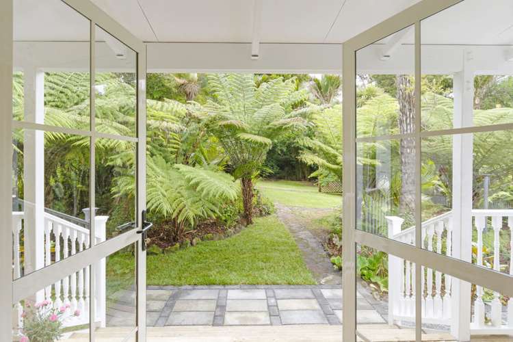 127 Woodlands Park Road Titirangi_16
