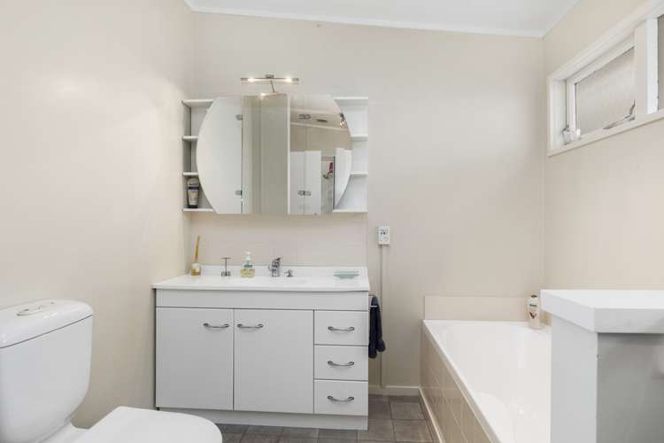 27 Rakeiora Grove Korokoro_13