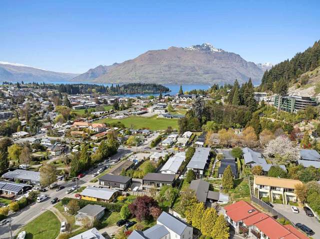 2/14 Fryer Street Queenstown_1