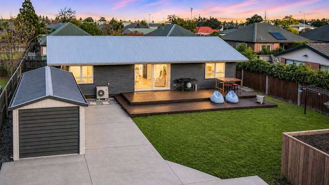 Stylish, Modern And Sun-Soaked!