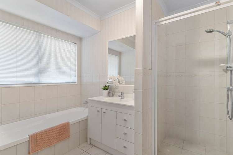 98b Beach Road Pahurehure_14