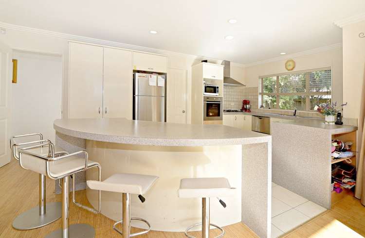 6 Zara Court Flat Bush_5