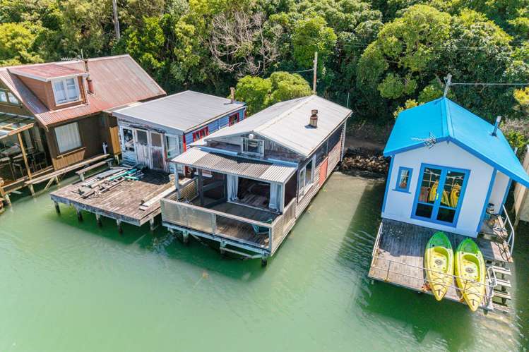 15 Boatshed, Camborne Walkway Paremata_20