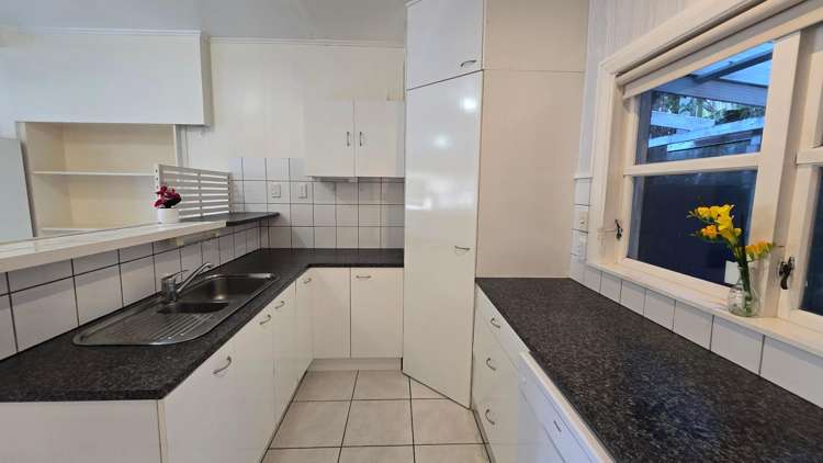  A/13 Romney Square Tawa_1