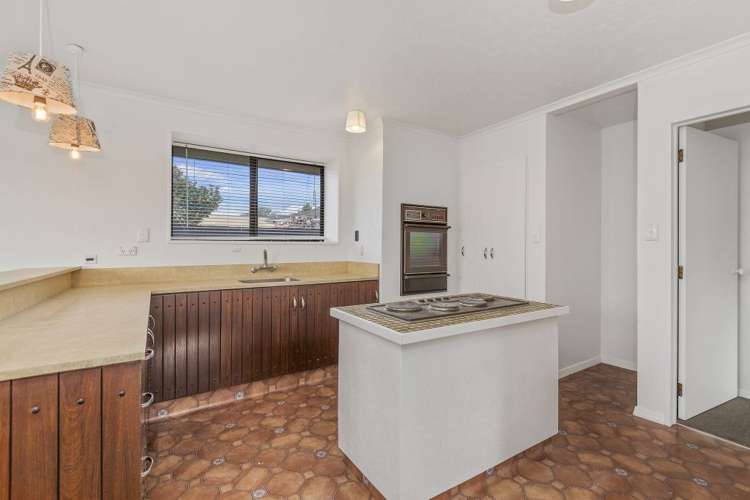 16 Momorangi Crescent Redwood_6