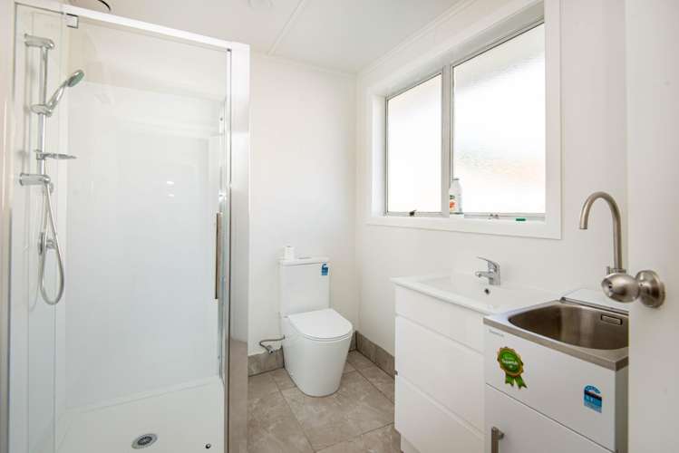 2 Penguin Grove Waitangirua_15