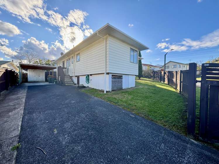 27 Loughanure Place Massey_11