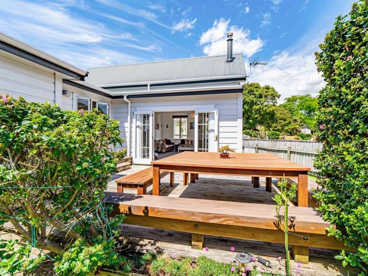 38 Waiwaka Terrace Strandon_29
