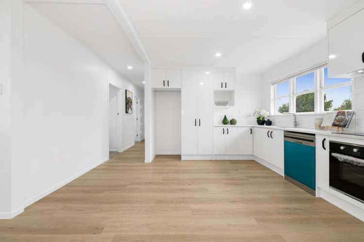 18 Crown Crescent Otara_16