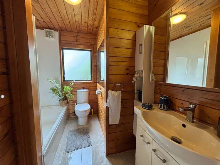 2/597 East Coast Road Browns Bay_16