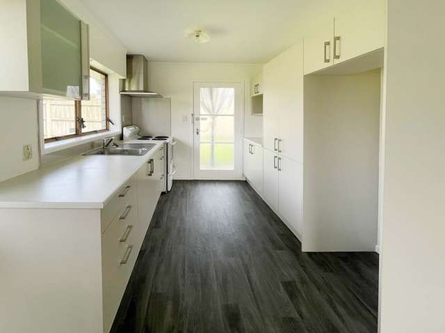 18B Challen Close Conifer Grove_2