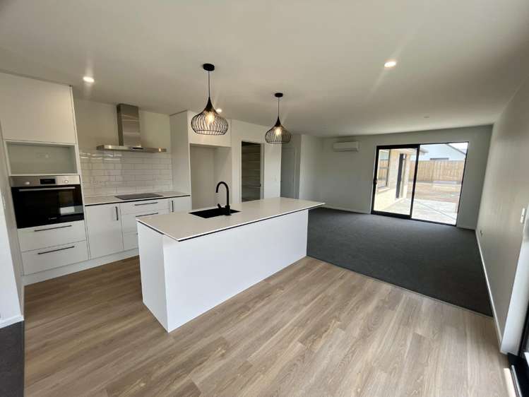 21 Muldowney Drive 11103_3