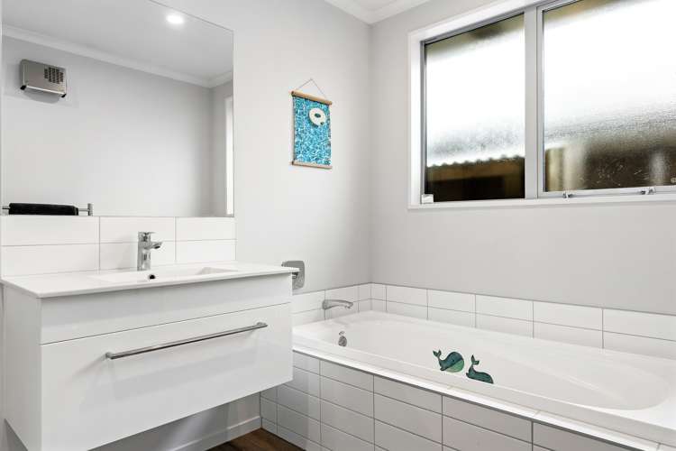 15 Tippet Crescent Wigram_7