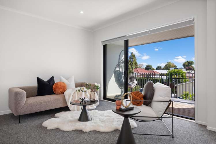 8/5 Peachgrove Road Te Atatu Peninsula_1