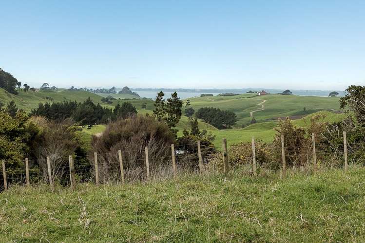 64 Cemetery Road Pollok_6