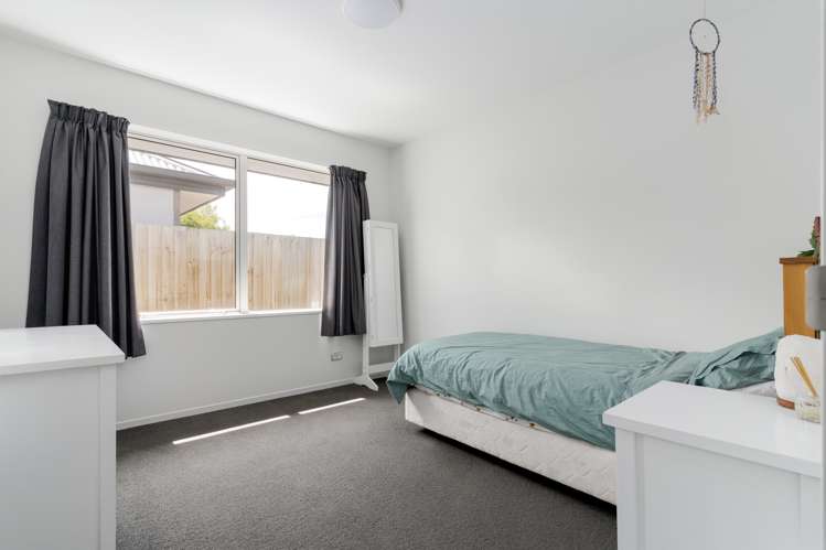 17 Lesley Keast Place Hornby_8