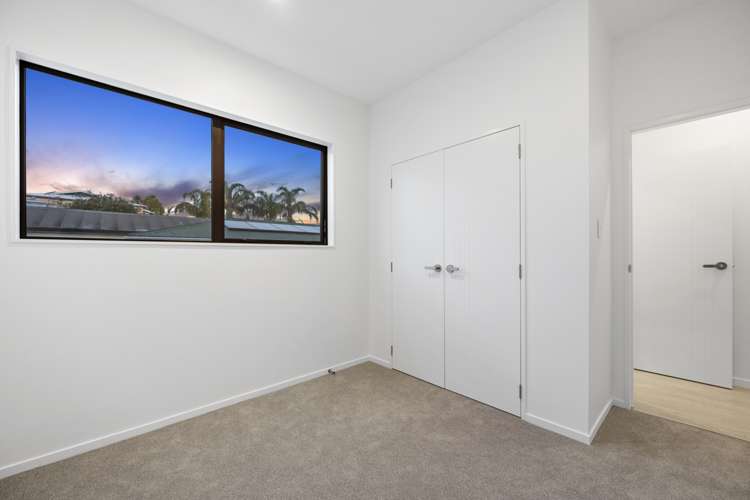 4/11 Oteha Valley Road Northcross_12