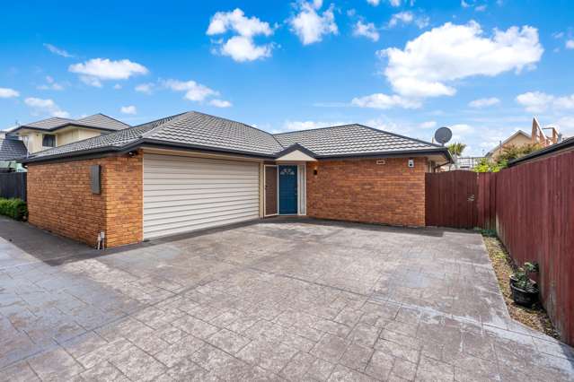 Convenient Living Near Riccarton Mall !