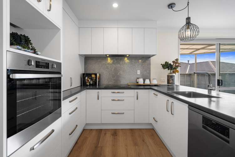 8 Bathurst Crescent Pyes Pa_5