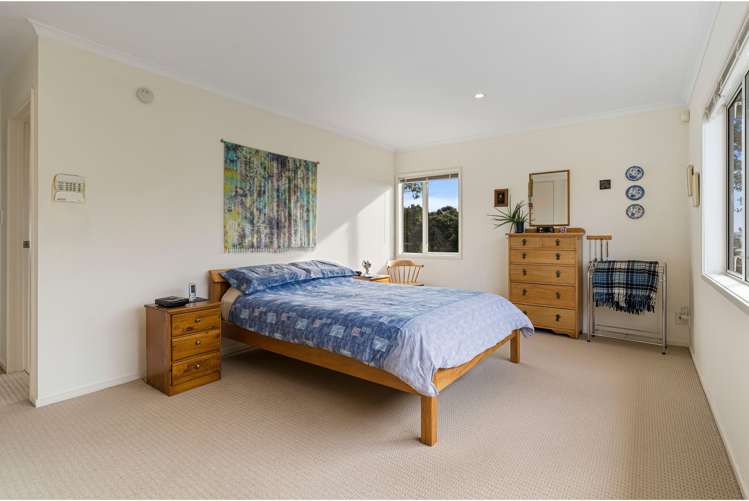 17 Oruamo Place Beach Haven_8