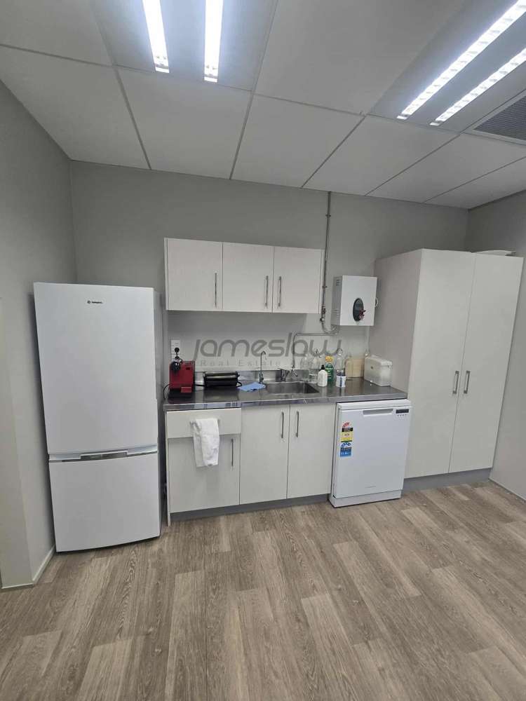 First Floor/42 Tawa Drive Albany_5