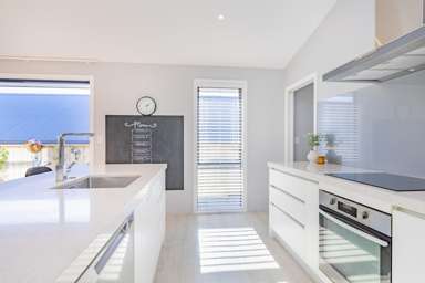 291 Lakes Boulevard_4
