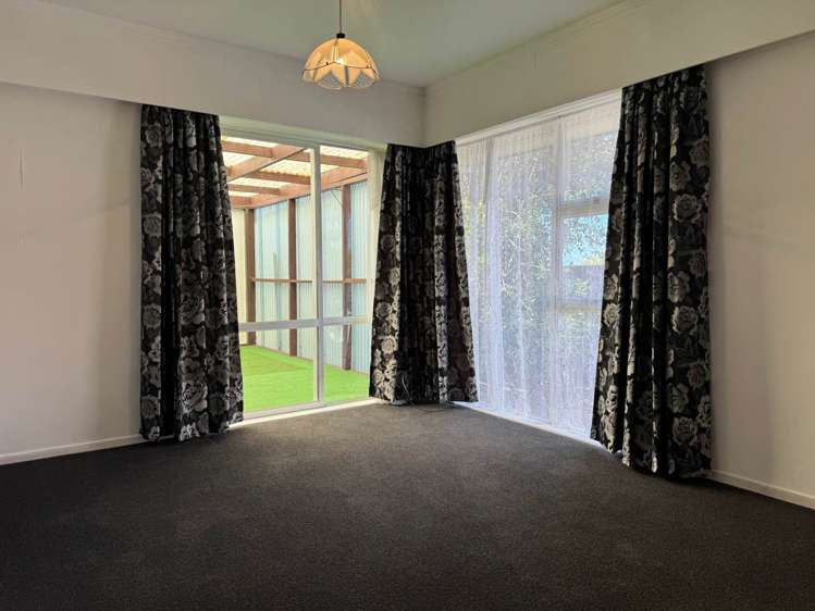 4 Royal Road Massey_6