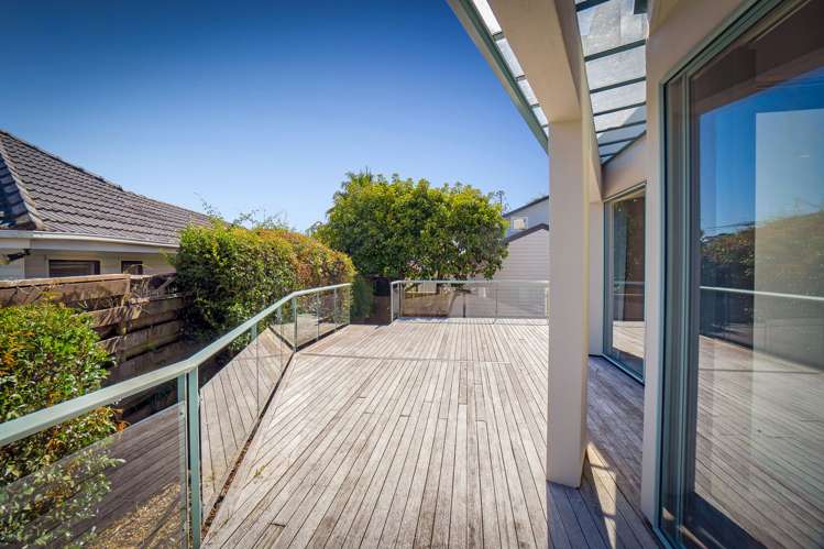 2/42 Churchill Road Murrays Bay_8