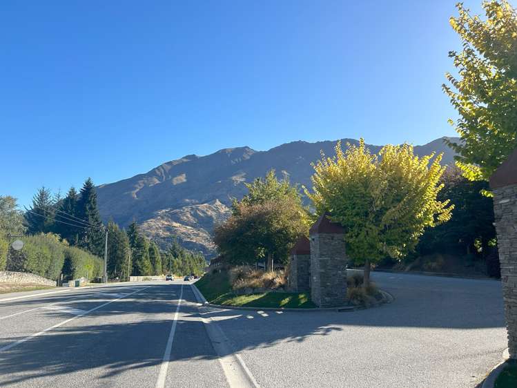 Villa 15, 161 Arthurs Point Road Arthurs Point Queenstown Houses