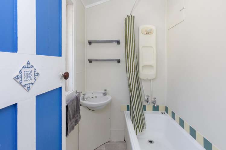 35 Colenso Street Sumner_16