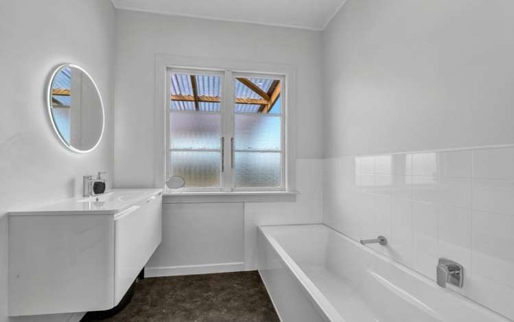 84 Pembroke Road East 11181_13