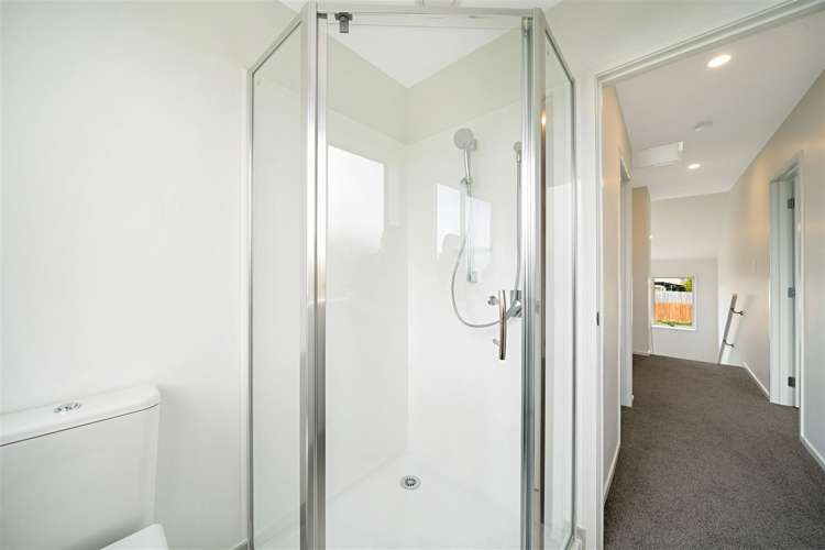 14b Kirrie Avenue Te Atatu South_15