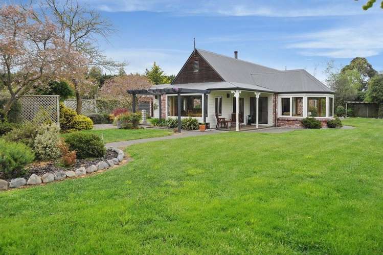 454 Johns Road Fernside_18