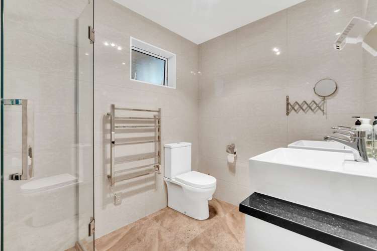 141 Alec Craig Way Gulf Harbour_17