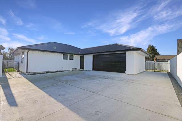 Enjoy Modern Living in a Near-New Home!