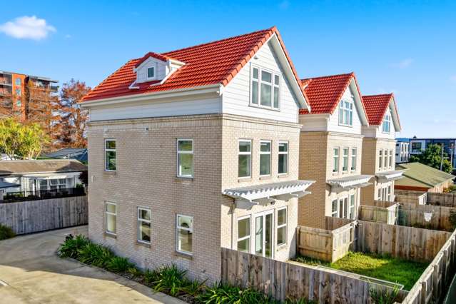 Freestanding Family Home - Rare Find in Avondale!