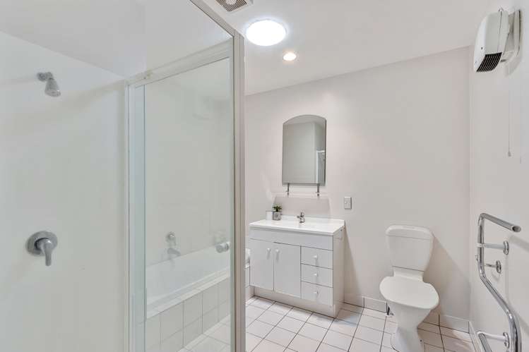 17 Whiteleigh Avenue Addington_19