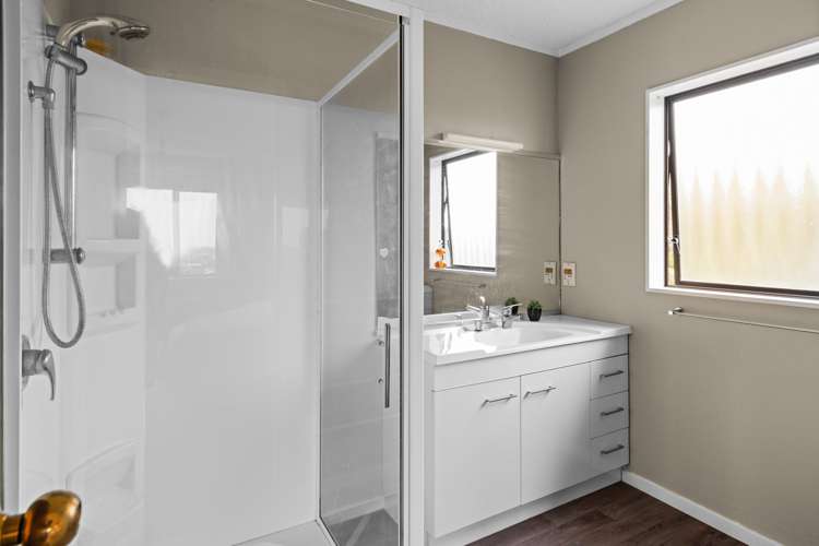 90 Churchill Drive Taradale_21