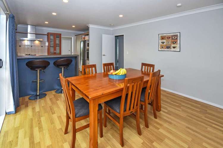 8 Aberdeen Crescent Wattle Downs_6